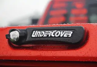 Undercover Elite LX Hard Cover, na korbu 5,7 palců bez Ramboxů