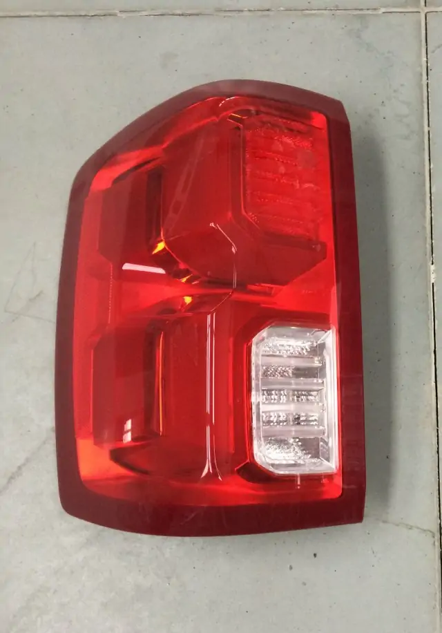 2016 - 2018 CHEVY SILVERADO 1500 -  LED zadní světlo levé