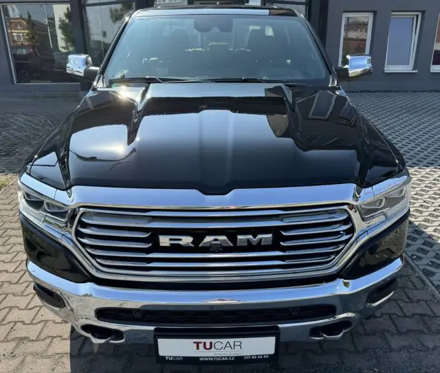 2019 -24 RAM 1500 - Čelní okno
